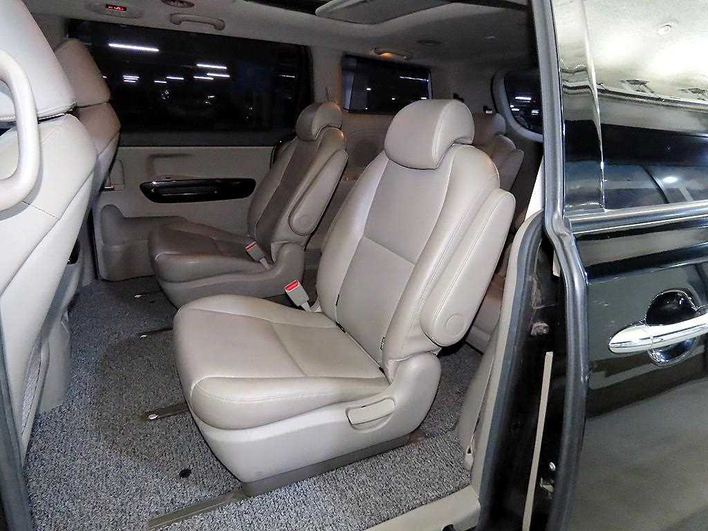 KIA Carnival - Vista 7
