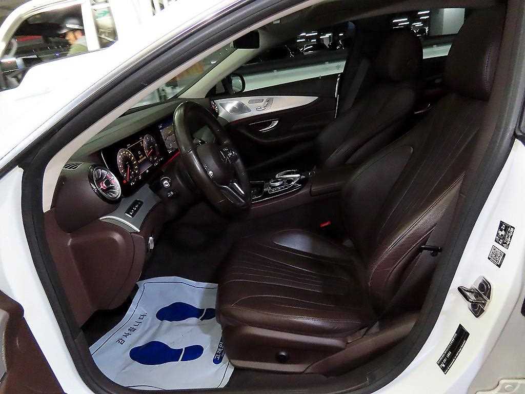 Mercedes Benz CLS Class - Vista 6