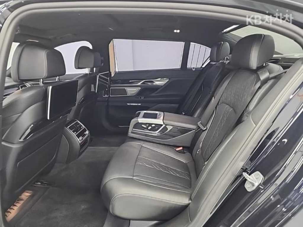 BMW 7 Series - Vista 11