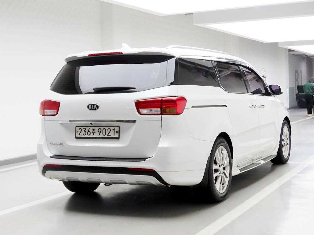KIA Carnival - Vista 4