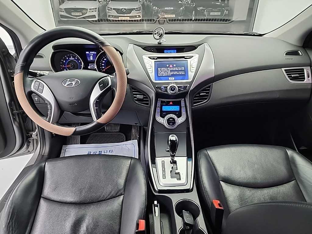 HYUNDAI Avante - Vista 7