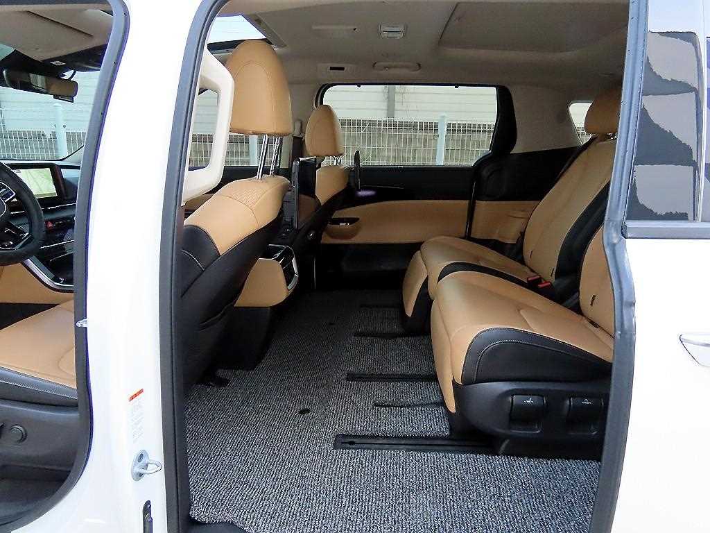 KIA Carnival - Vista 6