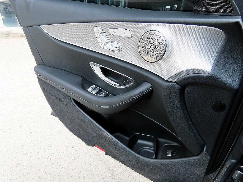 Mercedes Benz E class - Vista 12