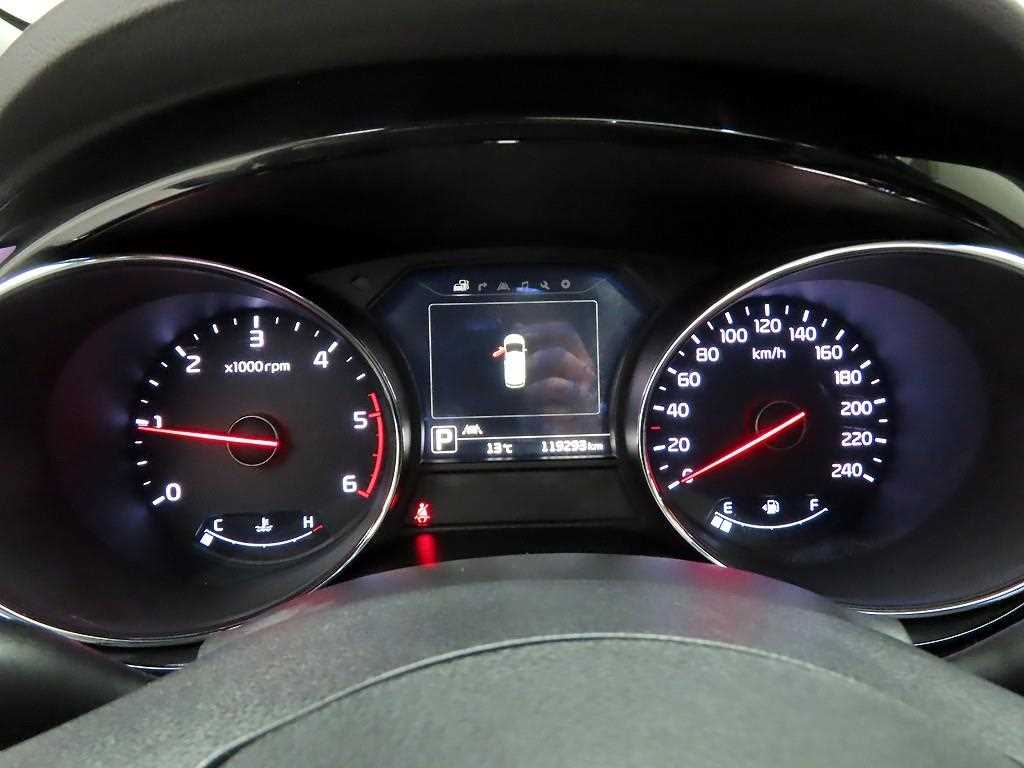 KIA Carnival - Vista 5