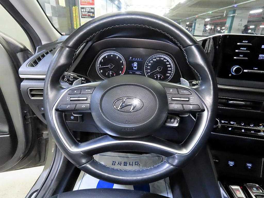 HYUNDAI Sonata - Vista 8