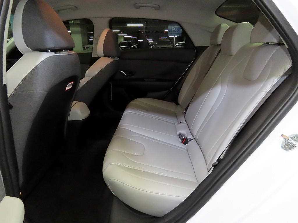 HYUNDAI Avante - Vista 7