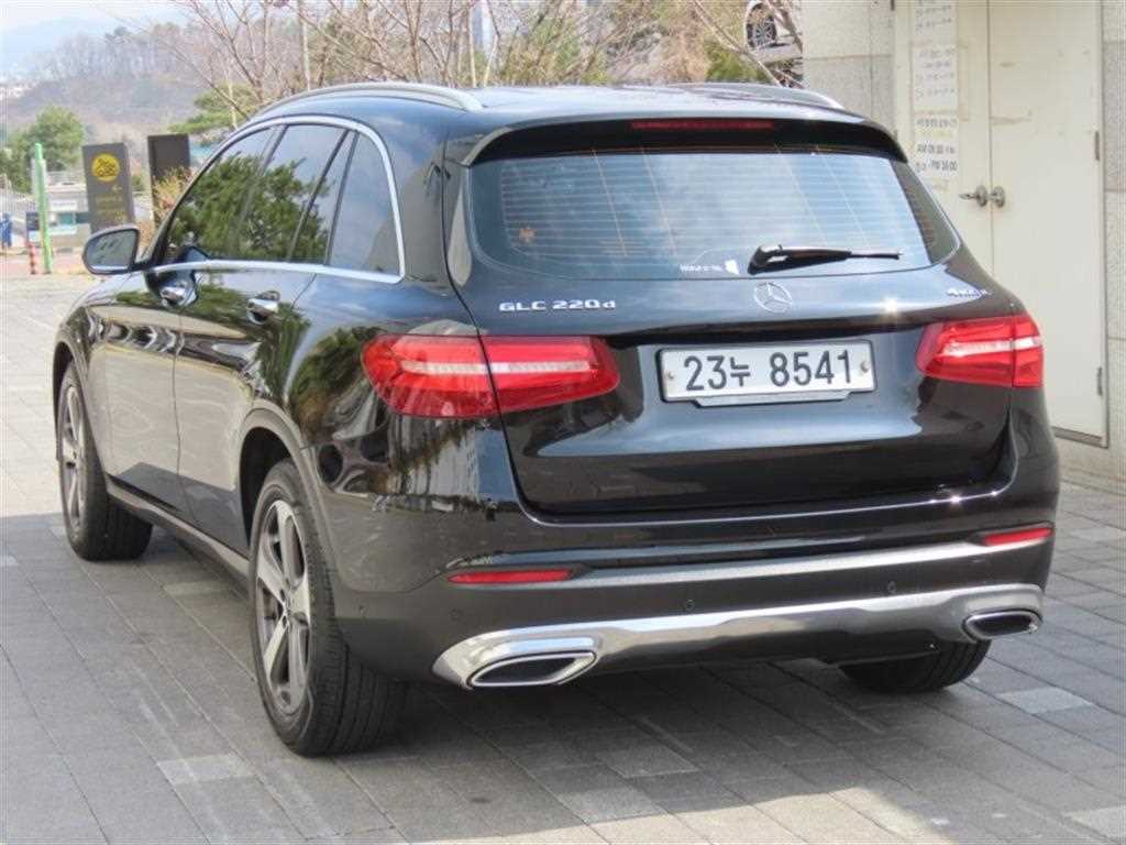 Mercedes Benz GLC Class - Vista 4