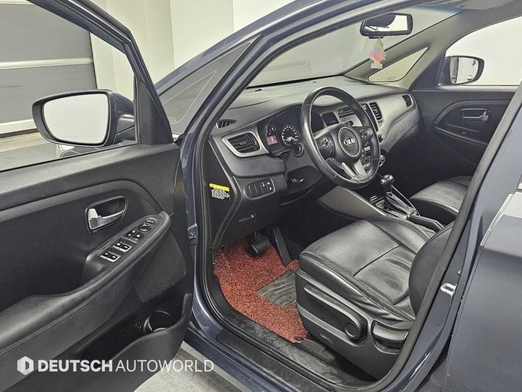 KIA Carens - Vista 11