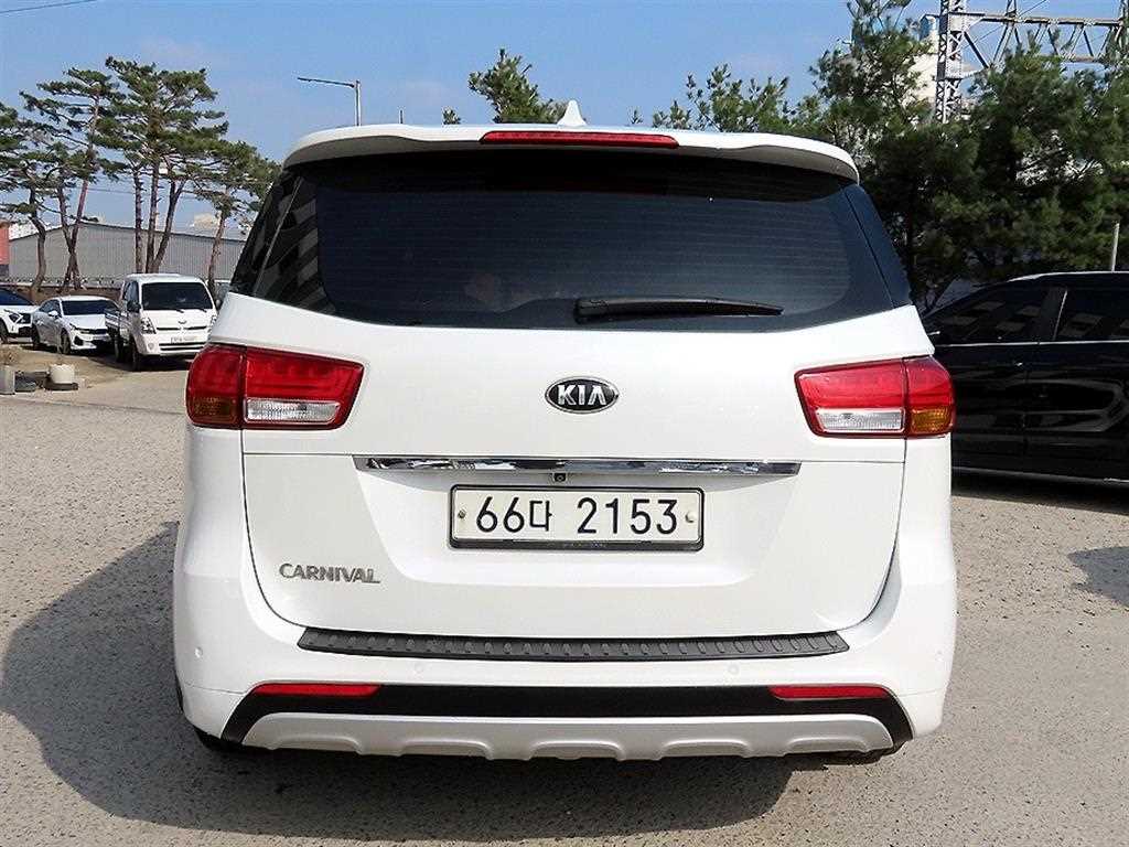 KIA Carnival - Vista 4