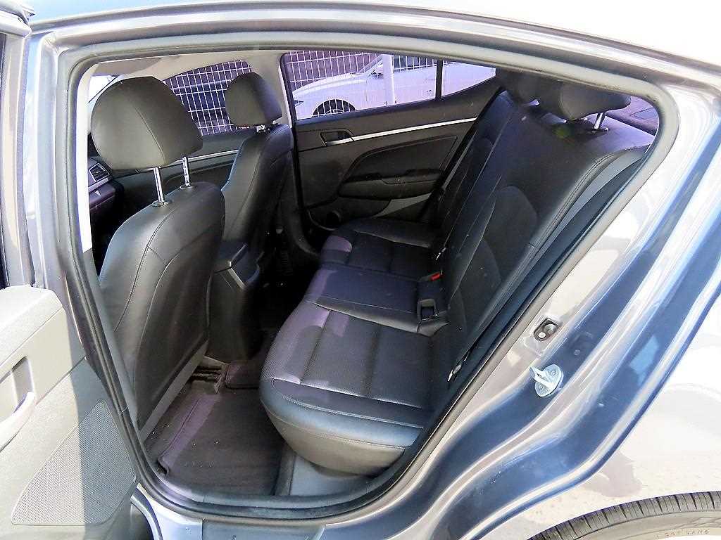 HYUNDAI Avante - Vista 6