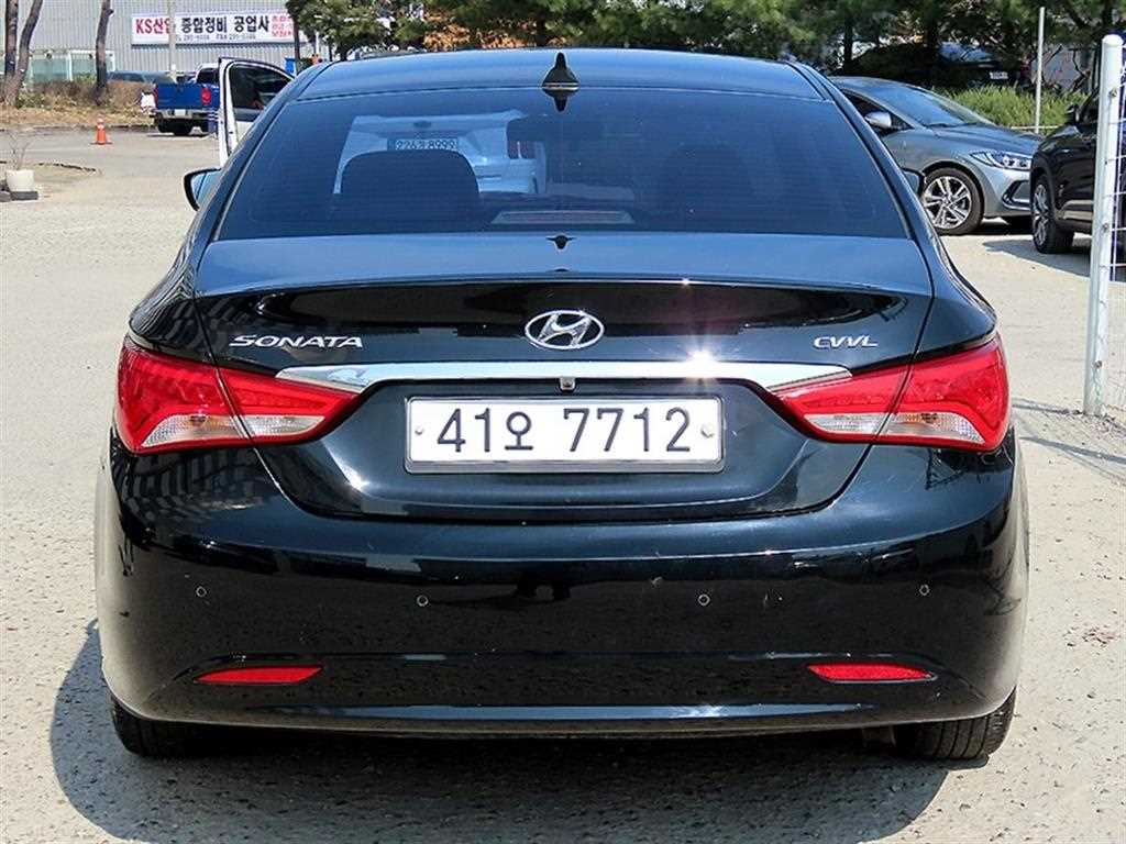 HYUNDAI Sonata - Vista 4