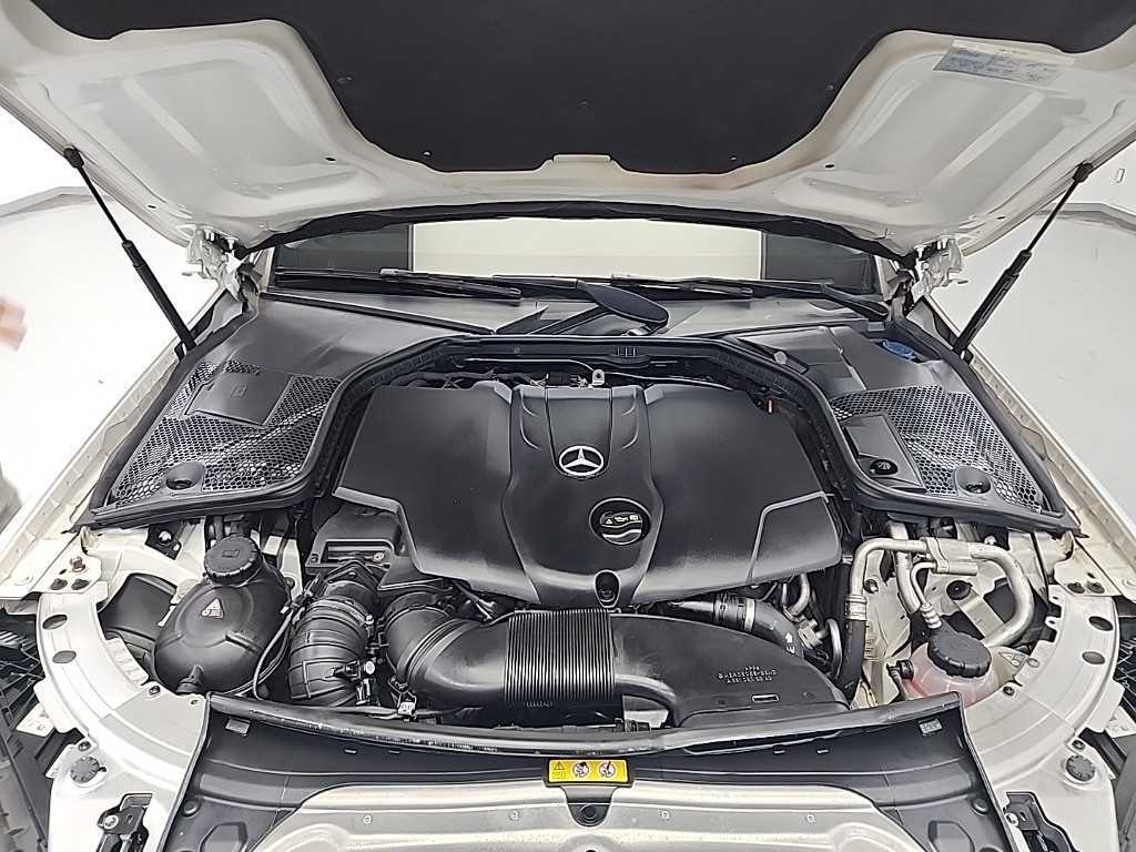 Mercedes Benz C Class - Vista 5