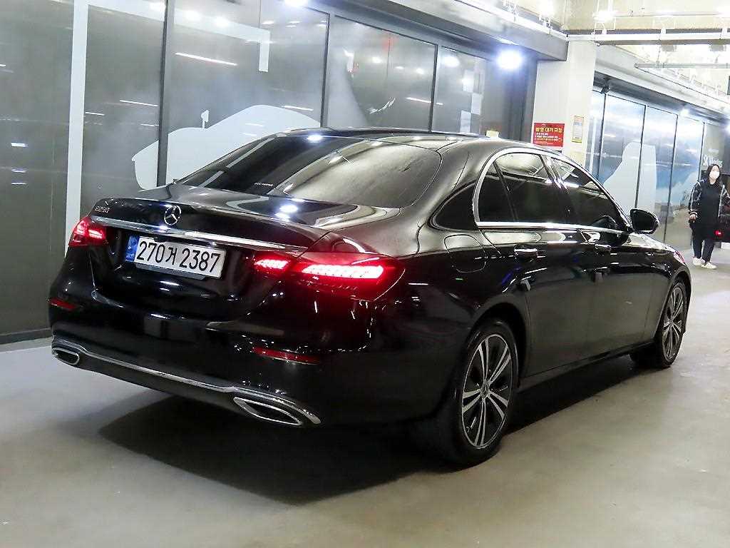 Mercedes Benz E class - Vista 4