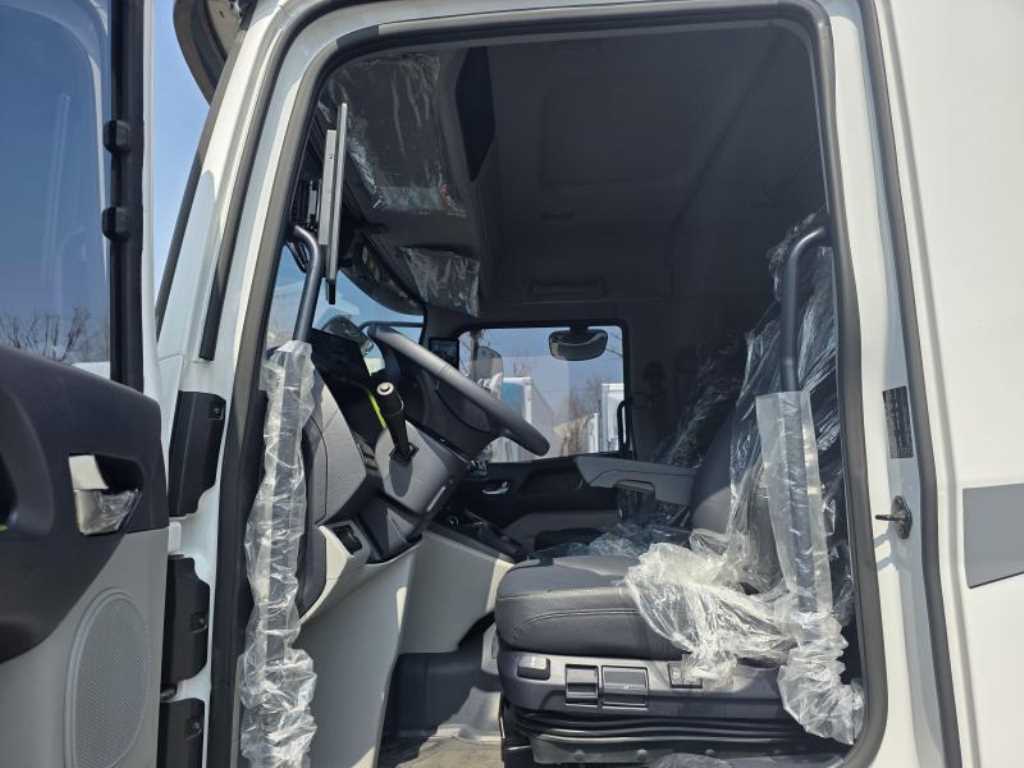 medium and large cargo truck - Vista 11