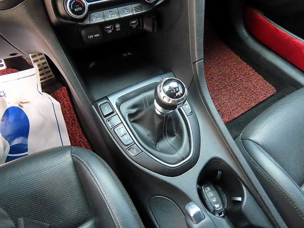 HYUNDAI Veloster - Vista 10