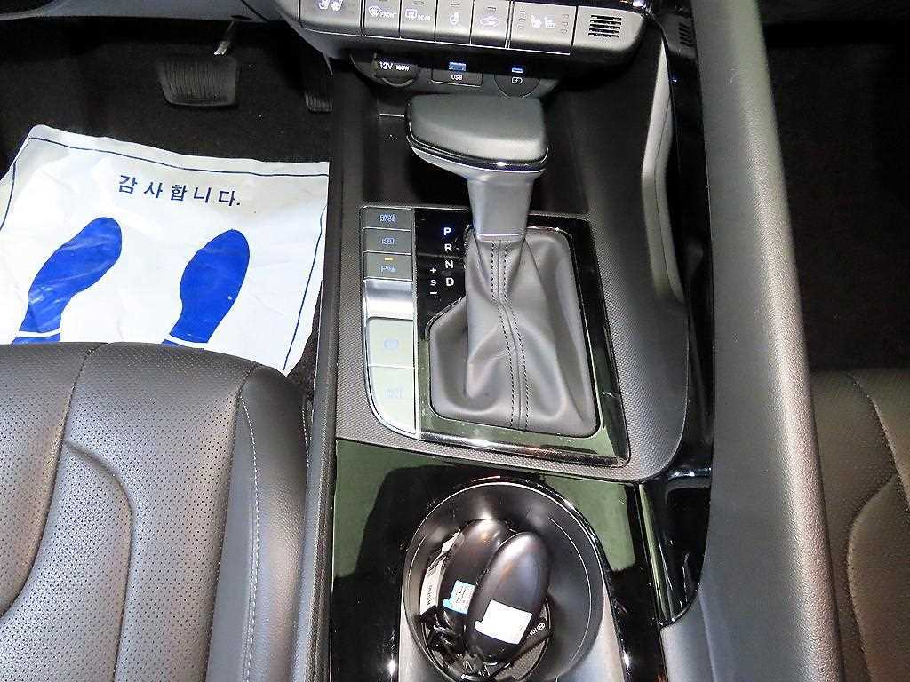 HYUNDAI Avante - Vista 12