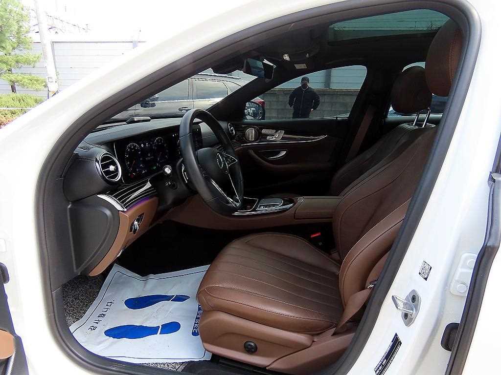 Mercedes Benz E class - Vista 5