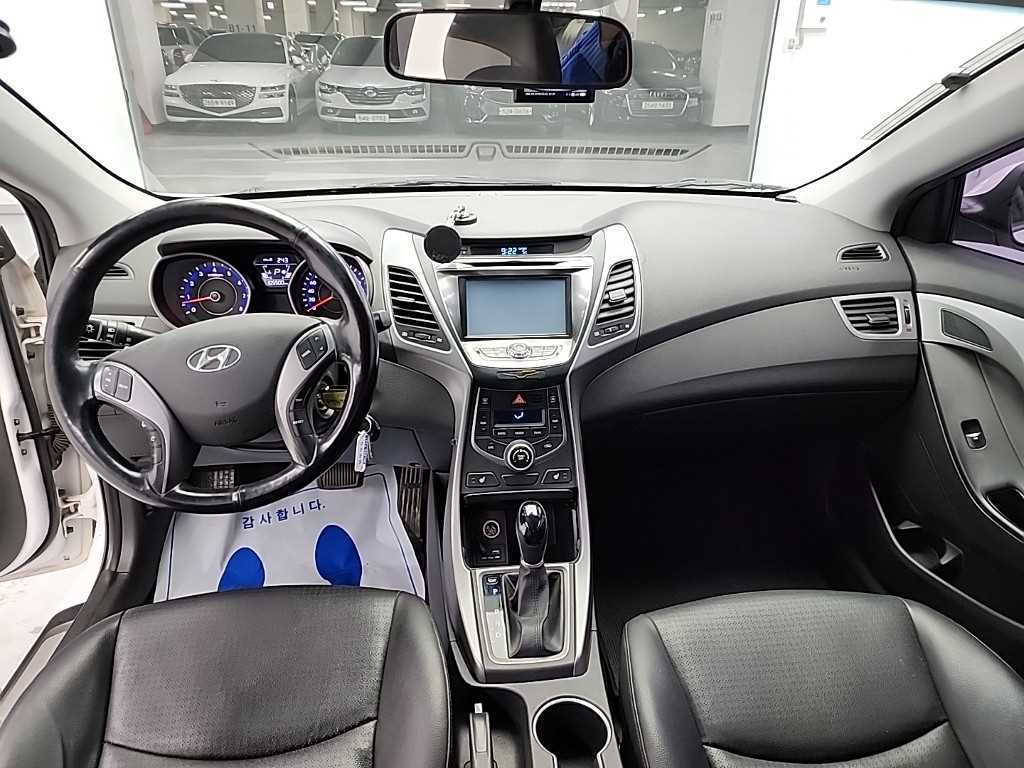 HYUNDAI Avante - Vista 7