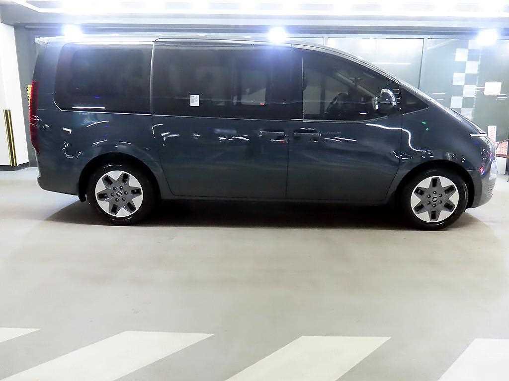 HYUNDAI Staria - Vista 3