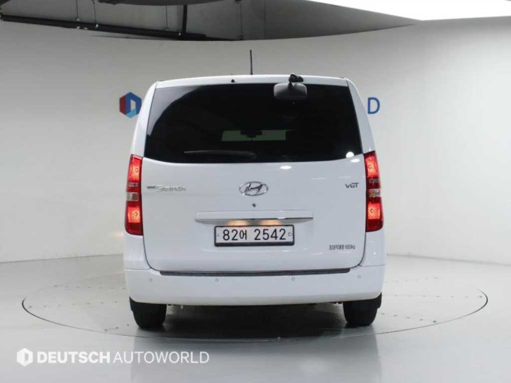 HYUNDAI Starex - Vista 4