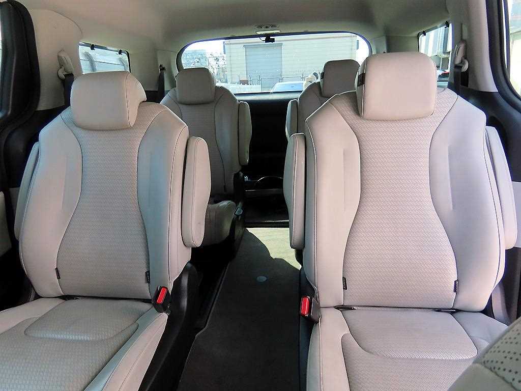 KIA Carnival - Vista 7
