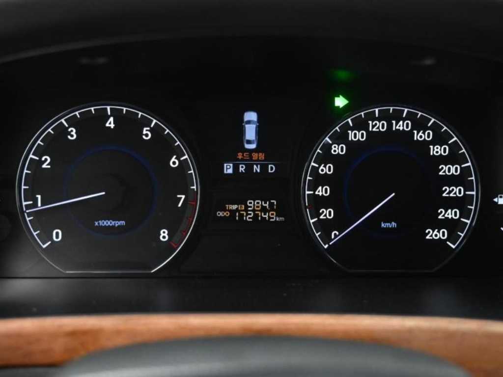 HYUNDAI Equus - Vista 8