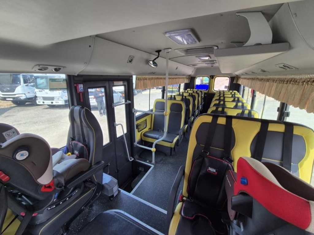 medium and large bus Hyundai bus - Vista 11