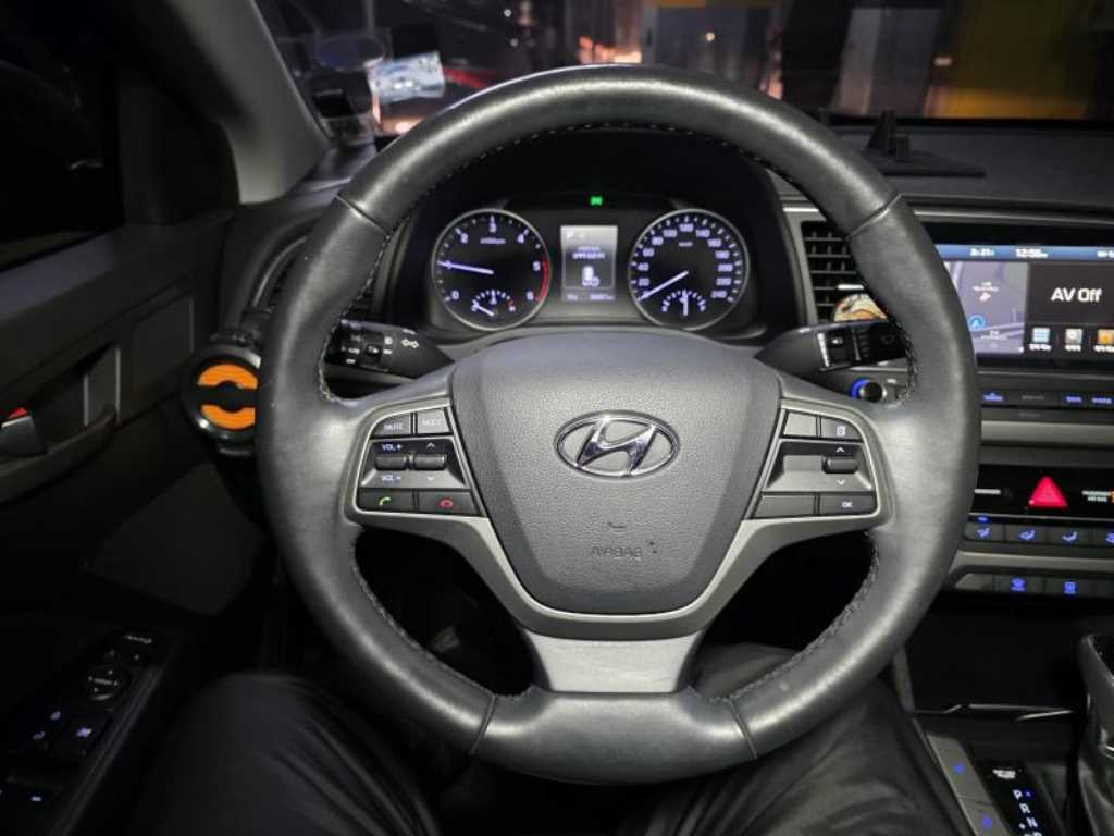 HYUNDAI Avante - Vista 6