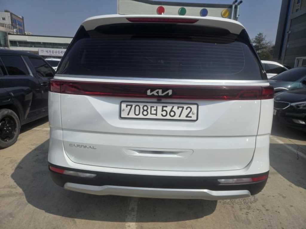 KIA Carnival - Vista 5