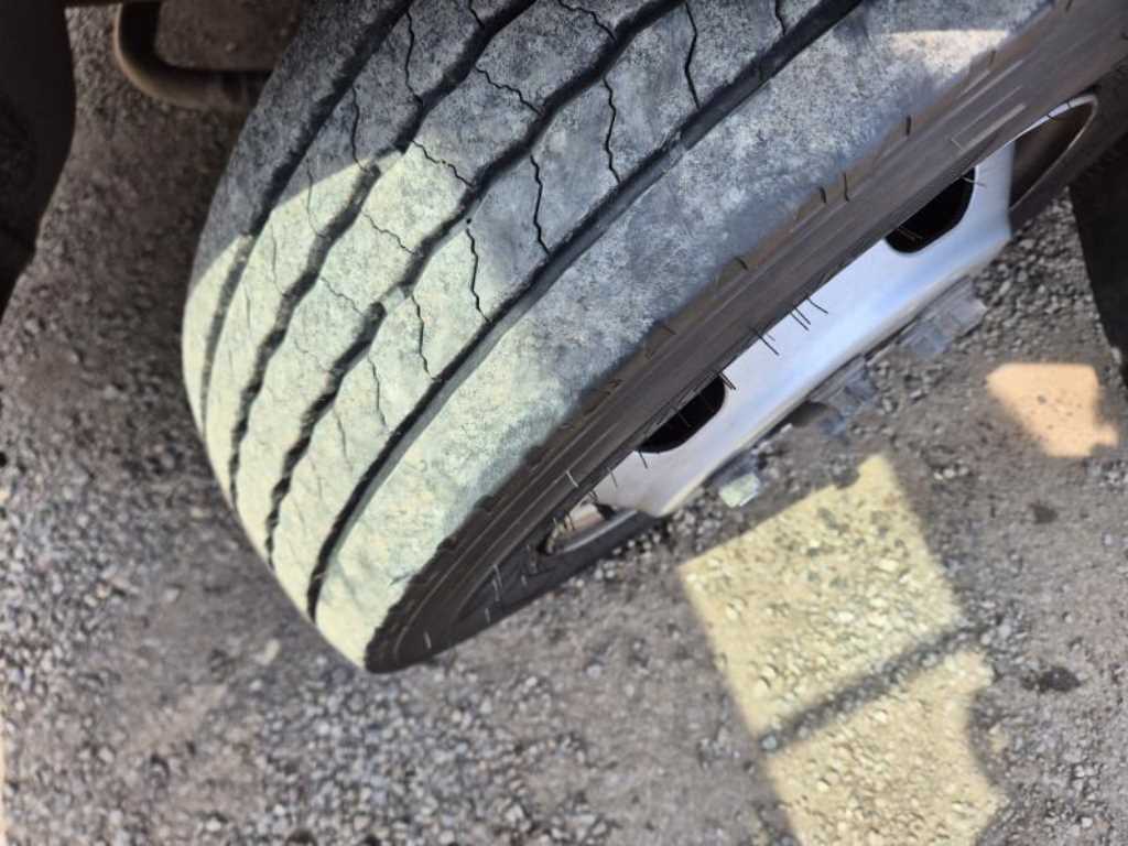 medium and large bus Hyundai bus - Vista 12