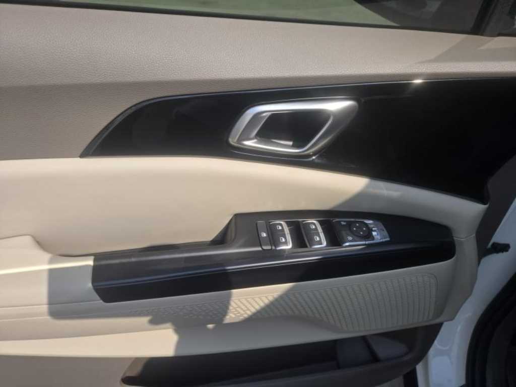 KIA Carnival - Vista 10