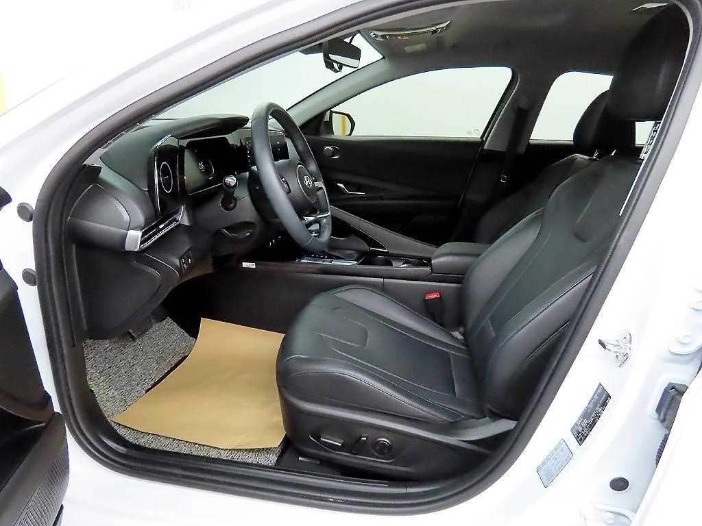 HYUNDAI Avante - Vista 5