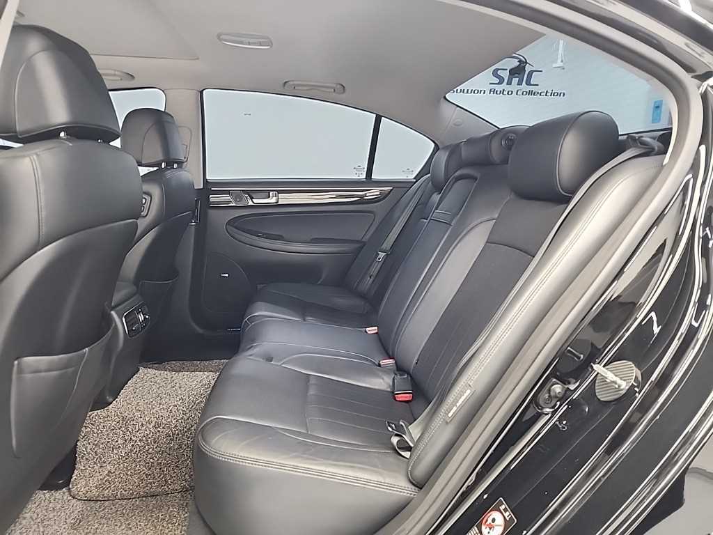 HYUNDAI Genesis - Vista 12