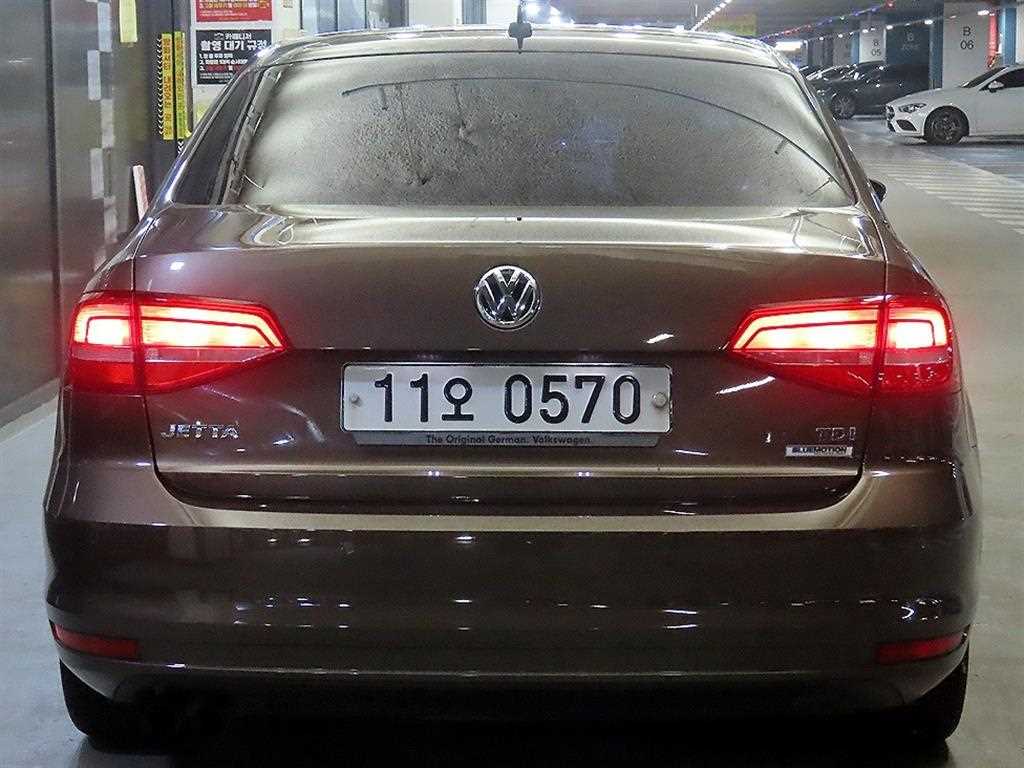 Volkswagen Jetta - Vista 5