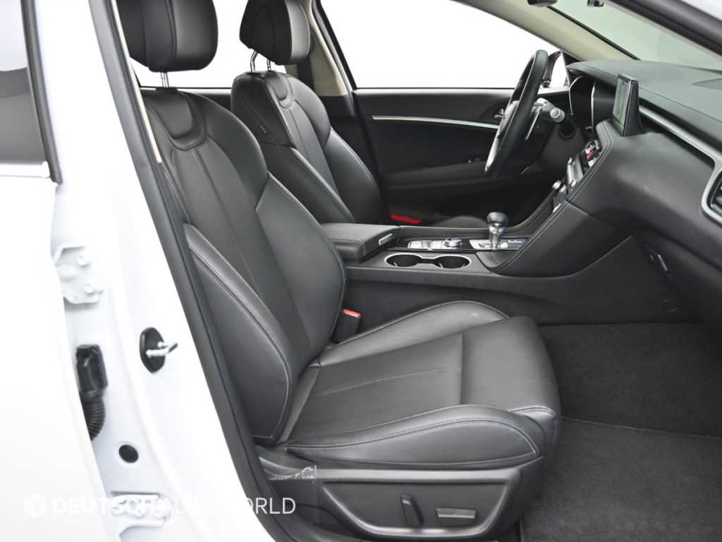 Genesis G70 - Vista 10