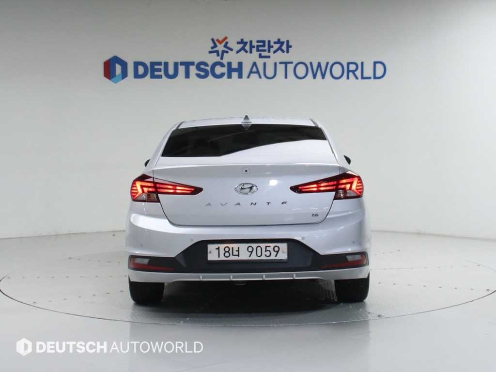 HYUNDAI Avante - Vista 4