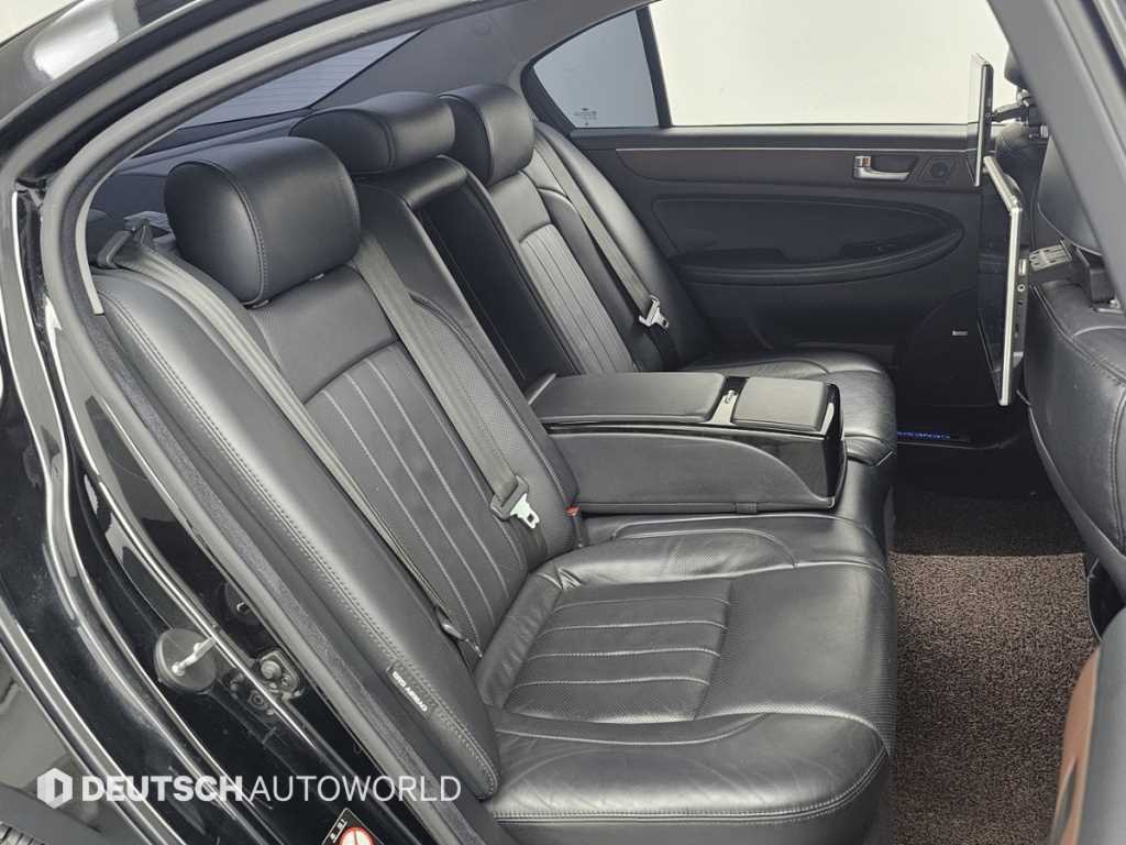 HYUNDAI Genesis - Vista 12