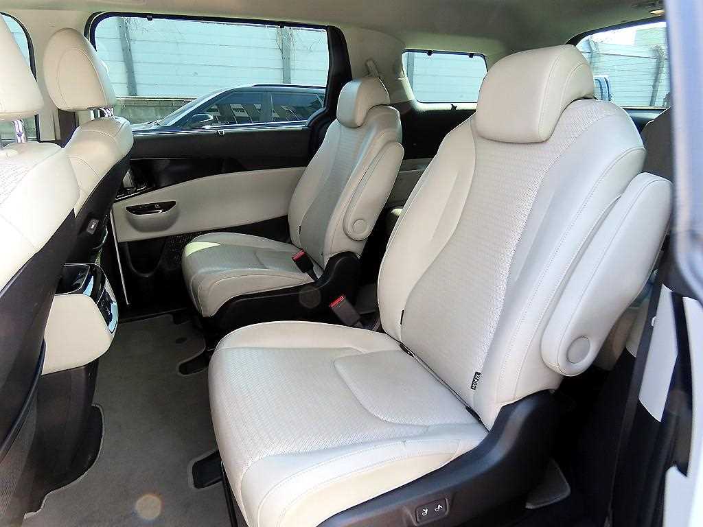 KIA Carnival - Vista 6