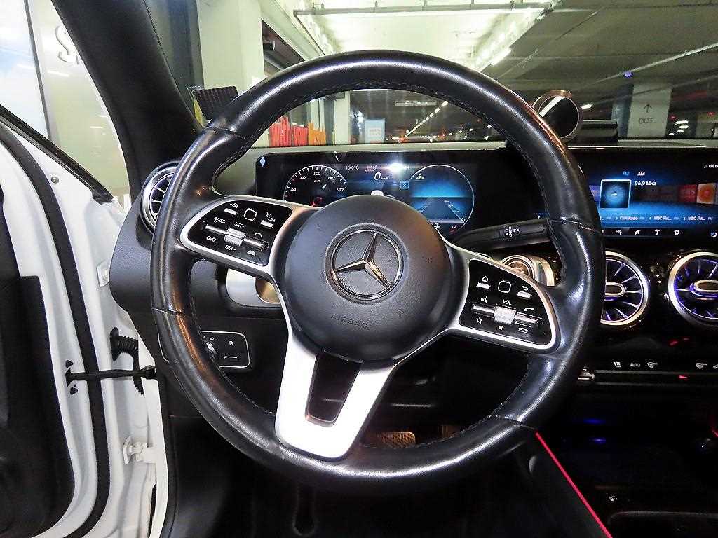 Mercedes Benz GLB Class - Vista 8