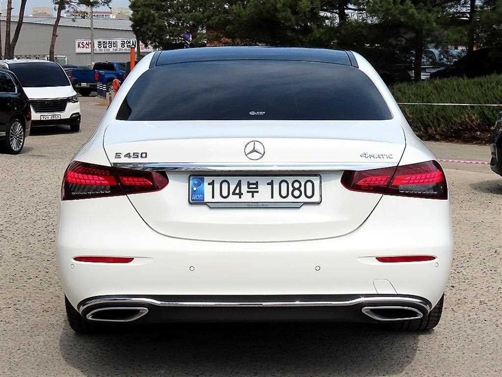 Mercedes Benz E class - Vista 4