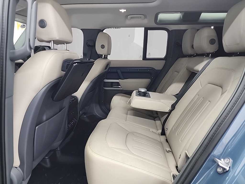 Land Rover Defender - Vista 12