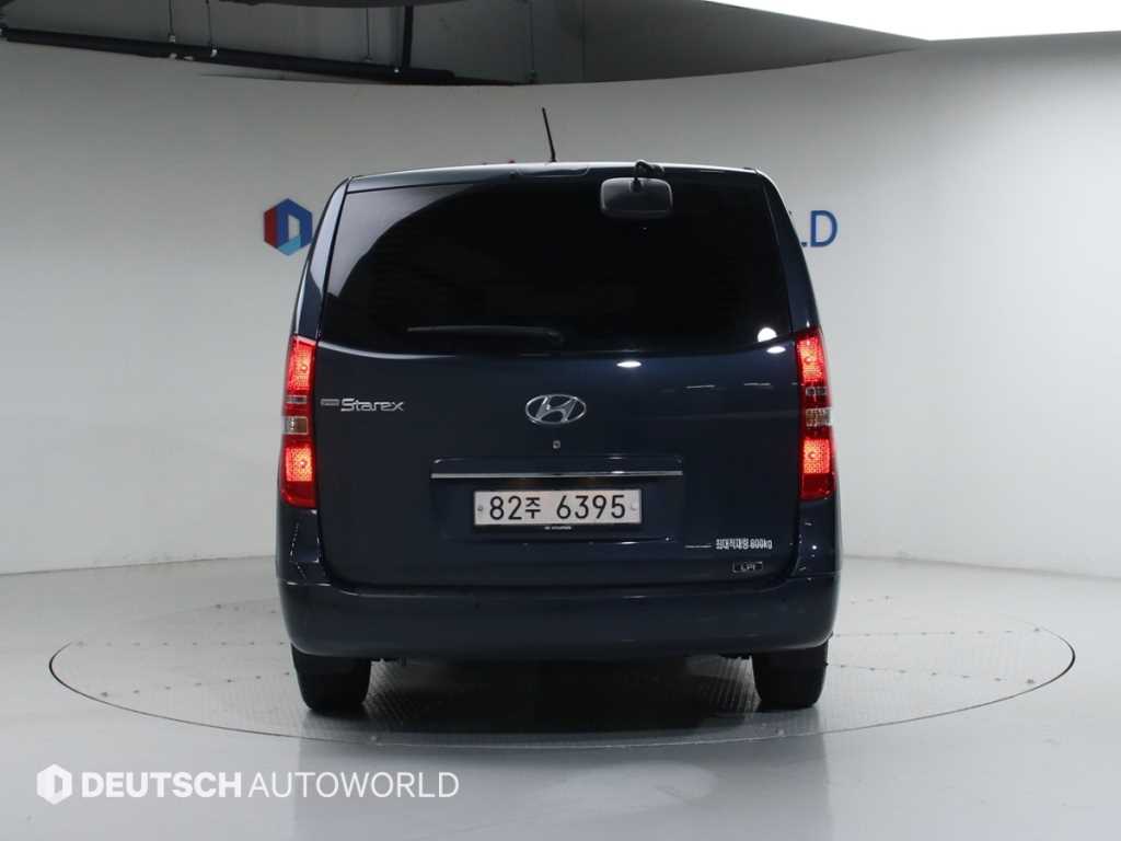 HYUNDAI Starex - Vista 4
