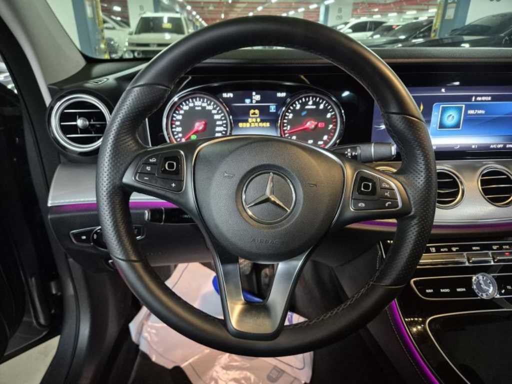 Mercedes Benz E class - Vista 12