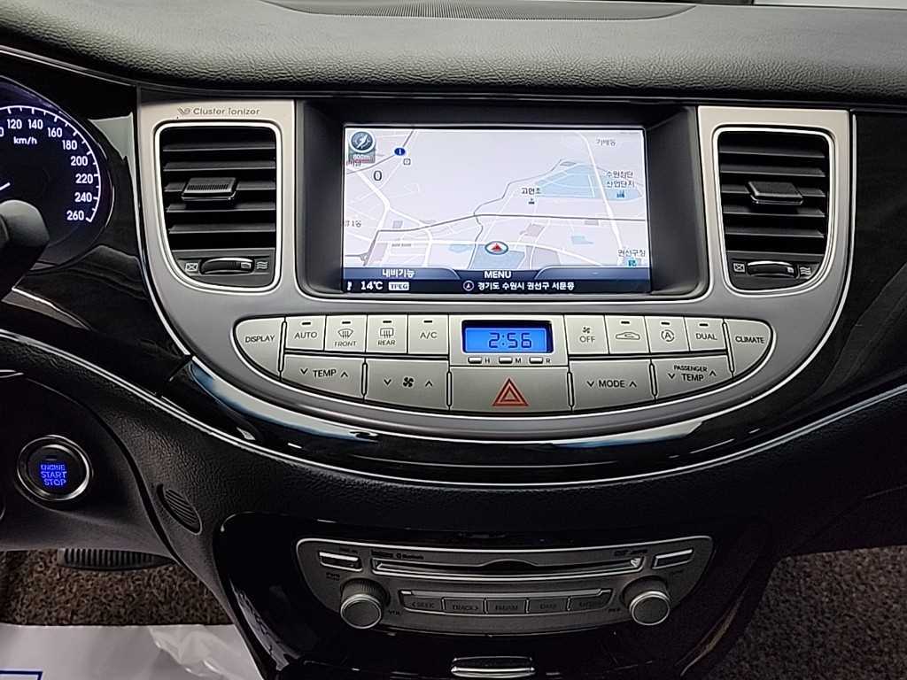 HYUNDAI Genesis - Vista 10