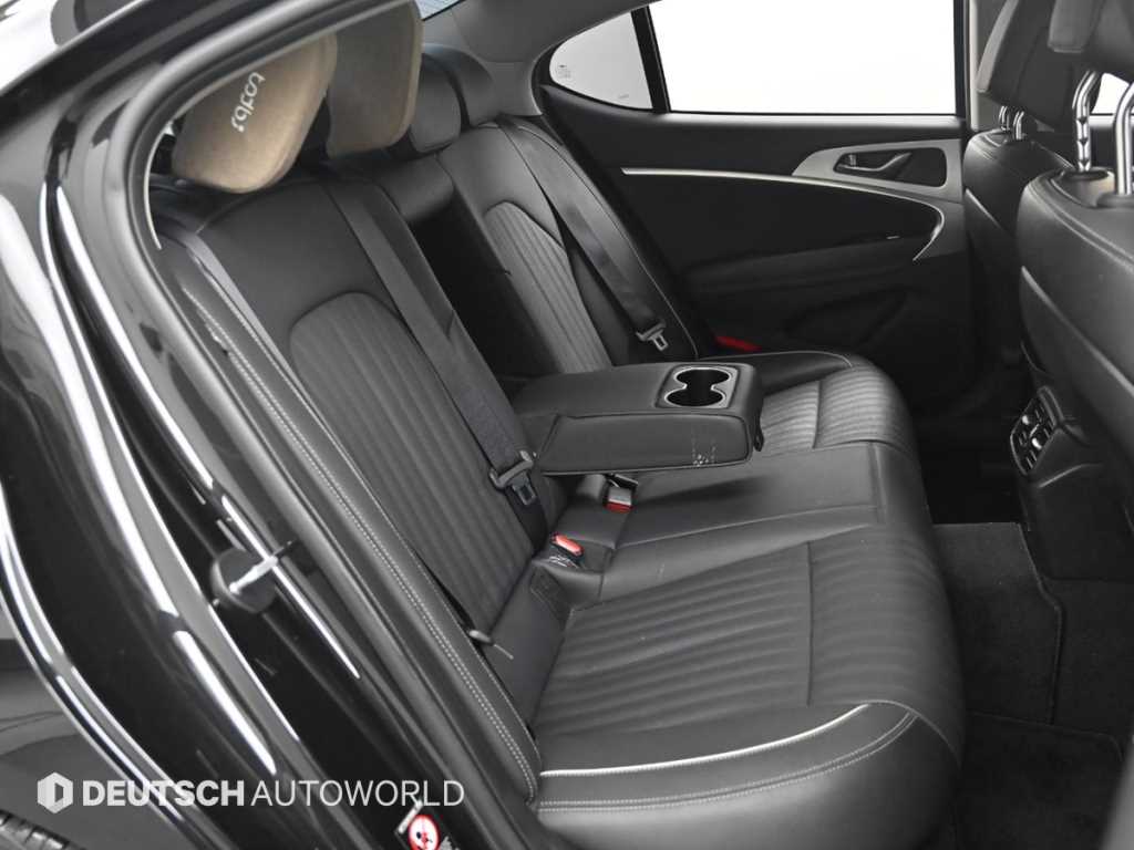 Genesis G70 - Vista 12