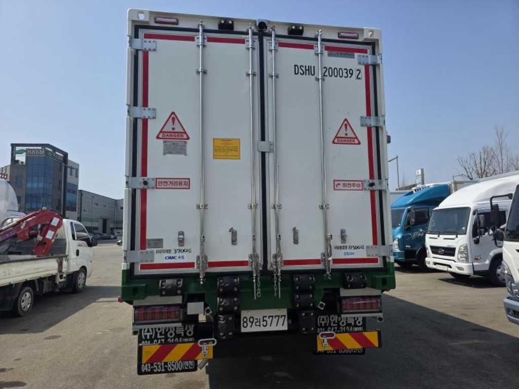 medium and large cargo truck - Vista 6