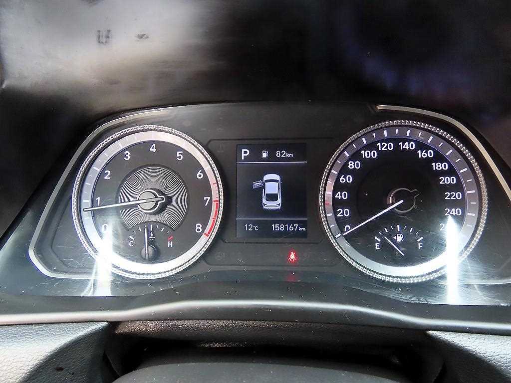 HYUNDAI Sonata - Vista 9