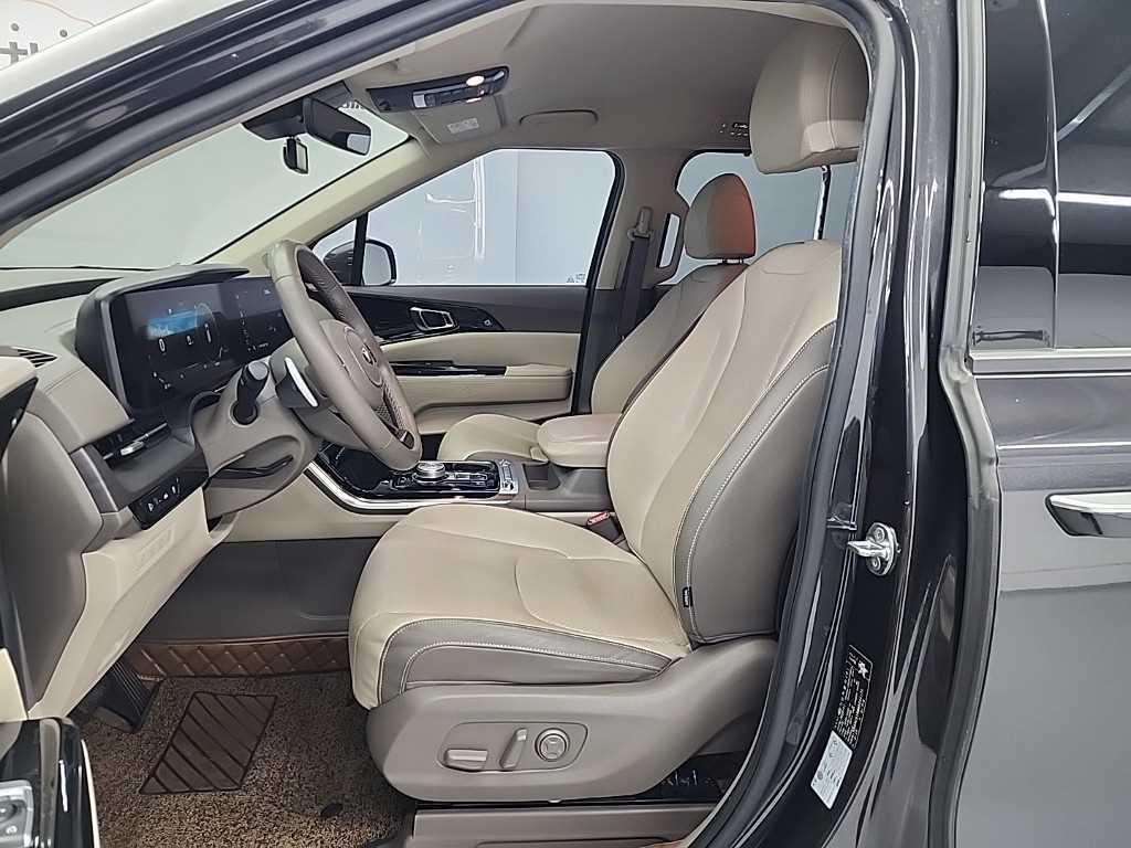 KIA Carnival - Vista 11