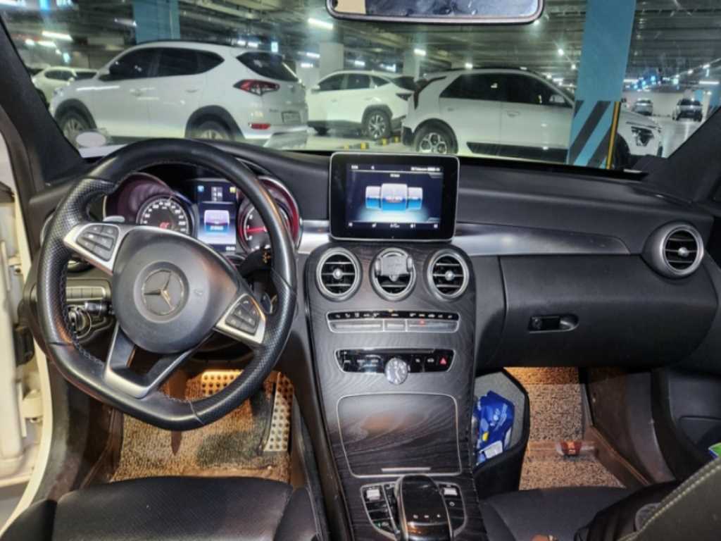 Mercedes Benz C Class - Vista 4