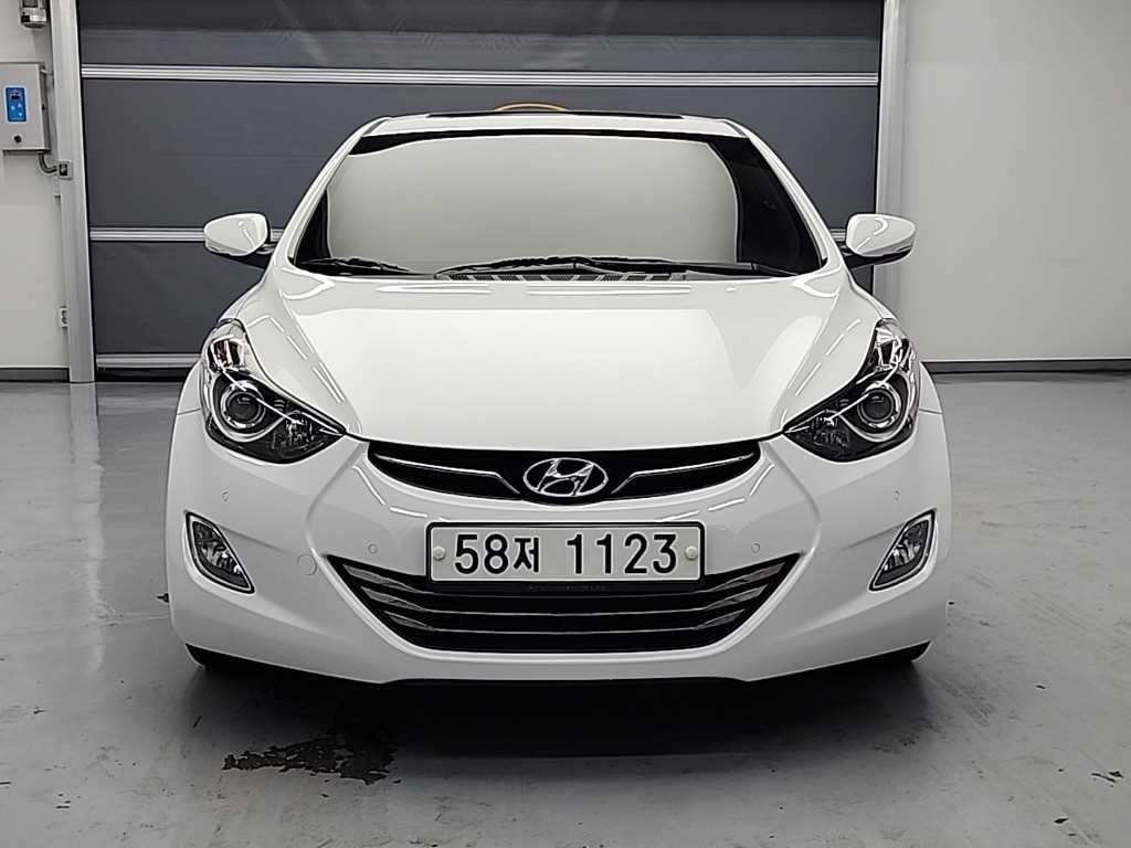 HYUNDAI Avante - Vista 2